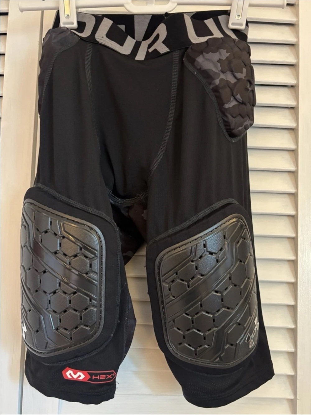 Under Armour Youth Gameday Armour Pro 6-Pad Football Girdle Black READ